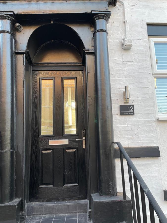 #1 - At 12 Story St Apartment